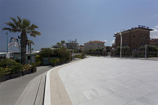 LUNGOMARE RASI SPINELLI E AULA DEL CONSIGLIO COMUNALE DI CATTOLICA (RN) - ITALIA
