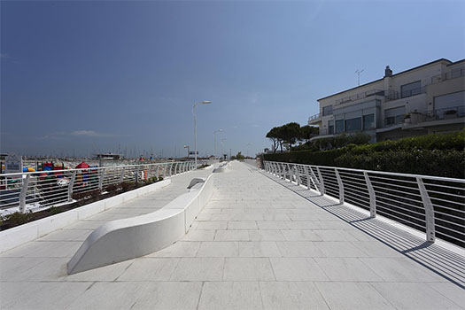 LUNGOMARE RASI SPINELLI E AULA DEL CONSIGLIO COMUNALE DI CATTOLICA (RN) - ITALIA